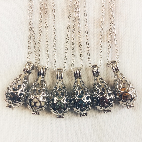 ESSENTIAL OIL DIFFUSER Locket with Lava Stone - Picture 2 of 4